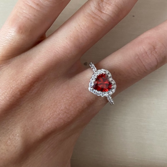 NWOT Red Heart Cubic Zirconia Ring - Size 7 - Picture 4 of 5